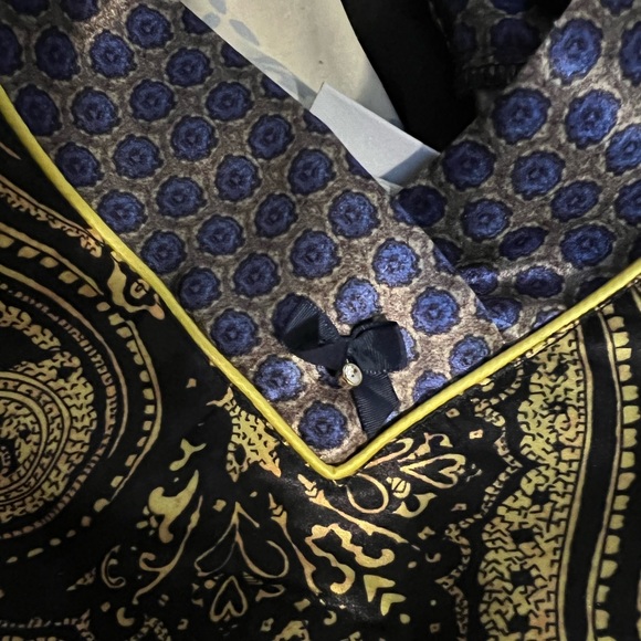 Mia Amore Armani Gold silk set - Picture 6 of 6